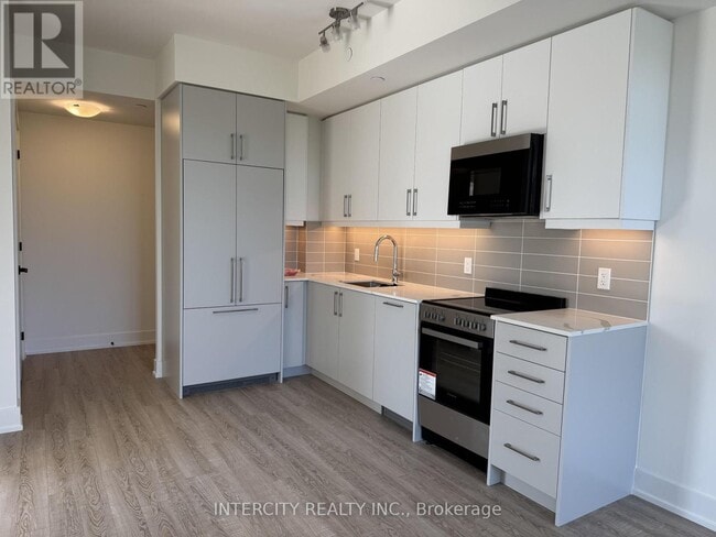 Building Photo - 2075-2075 King Rd
