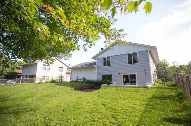 Building Photo - Available Now!!!  3 Bedroom 2 Bath house o...