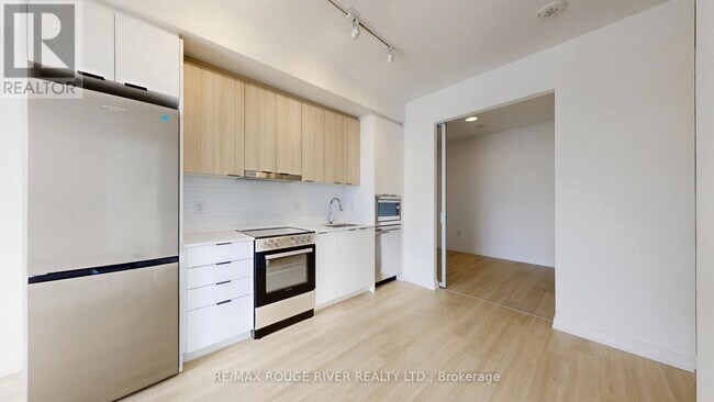 Photo du bâtiment - 9751 Markham Rd