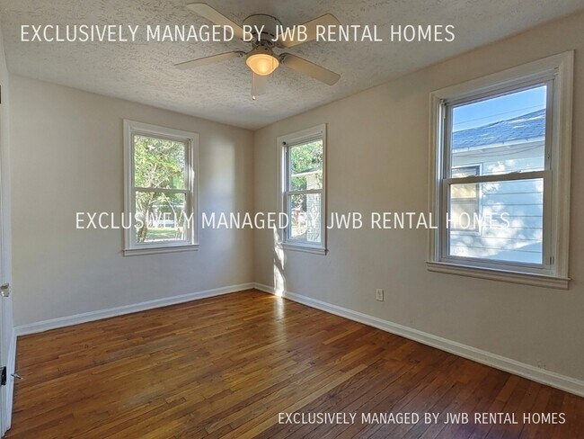 Building Photo - 473 E 65th St