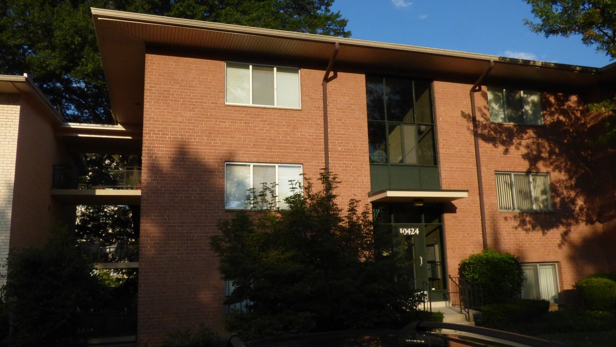 10424 Rockville Pike, North Bethesda, MD 20852 Condo for Rent in