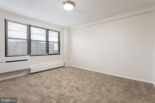 Building Photo - 116 W University Pkwy