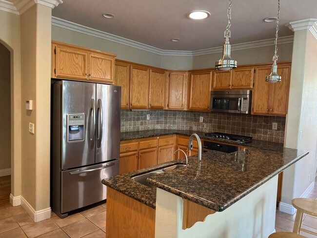 Foto del edificio - Home for Rent in Carmichael, CA
