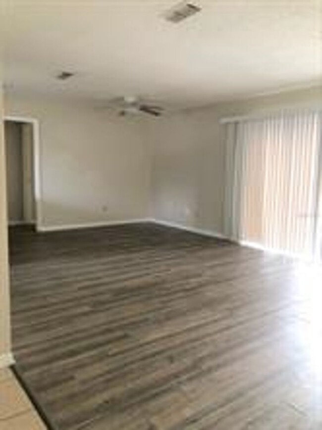 Building Photo - 3 Bedroom / 2 Bath Sanford Home Available ...