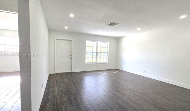 Foto del edificio - 3805 NW 78th Terrace