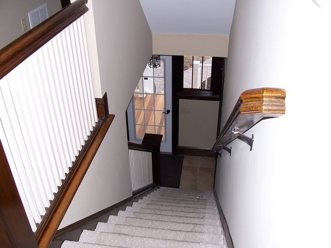 Building Photo - 161 Oakwood Ave