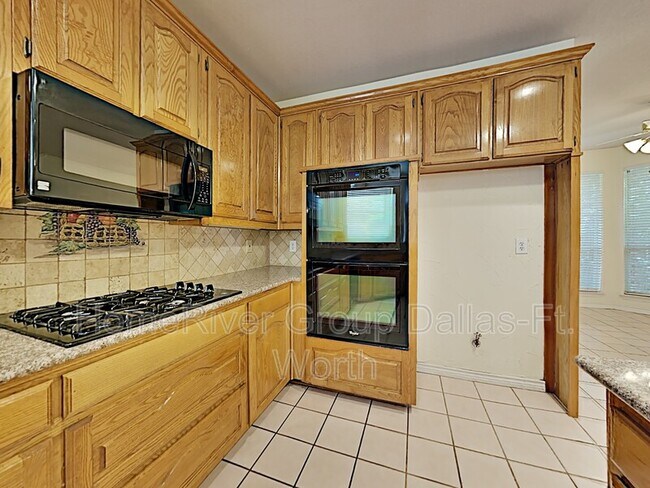 Building Photo - 2514 Fallview Ln