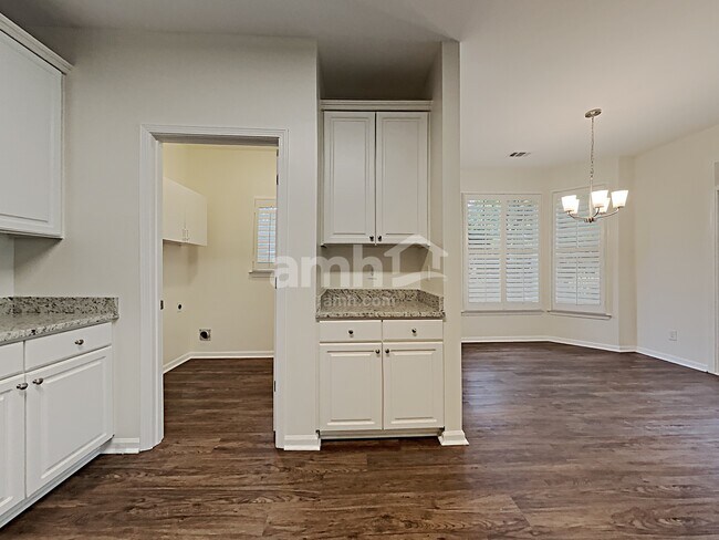 Building Photo - 1460 Redbud Way