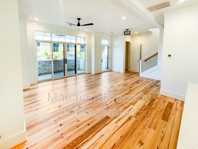 Building Photo - 36 Claussen Ave
