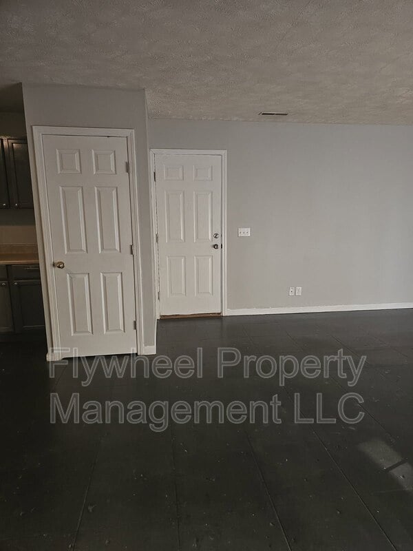 Building Photo - 2074 Leota St