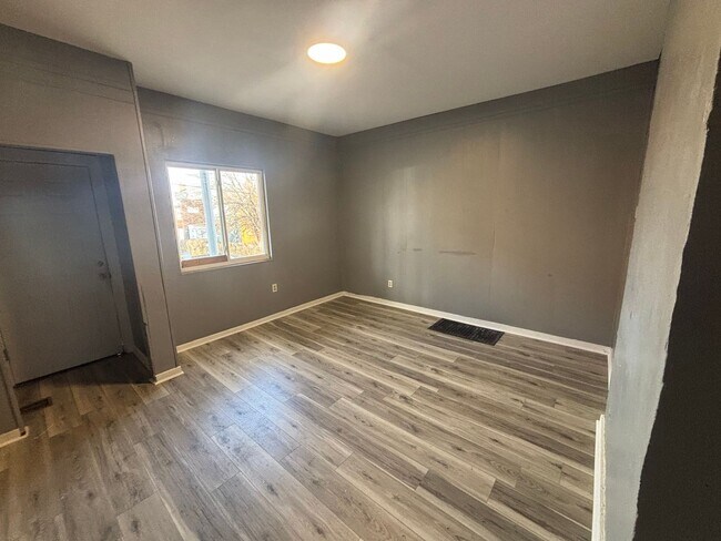 Foto del edificio - 310 E 16th Ave