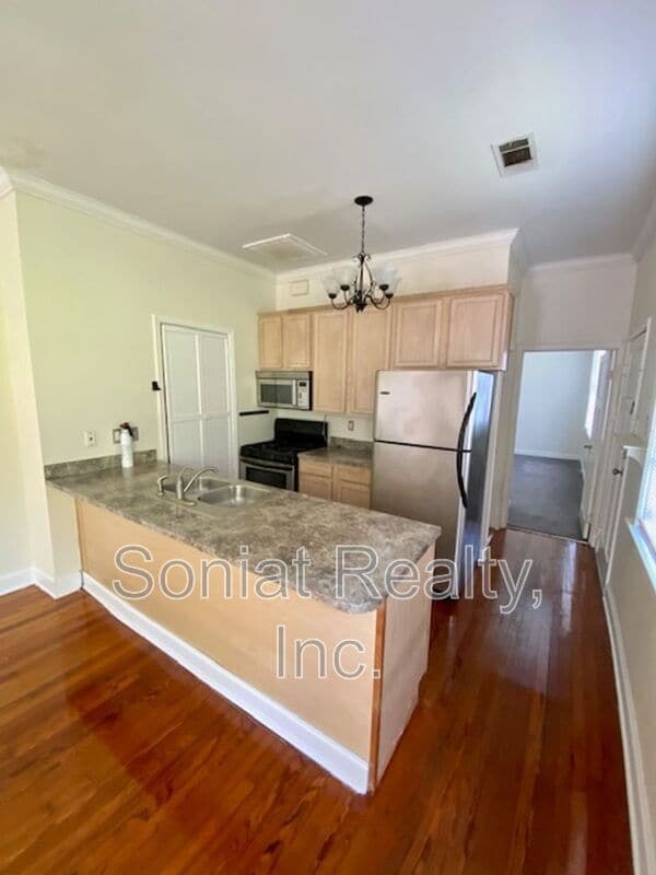 Photo - 1928 Burdette St Apartment