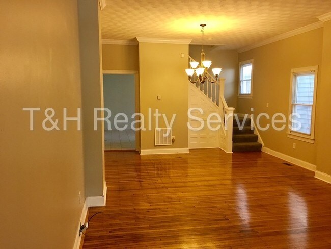 Building Photo - 2540 N Talbott St
