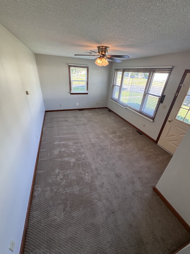 Building Photo - 301 Willow St