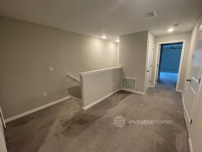 Foto del edificio - 8468 Druid Oaks Ln