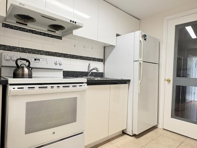 Building Photo - 2 bedroom in Vancouver BC V5Y 2S9
