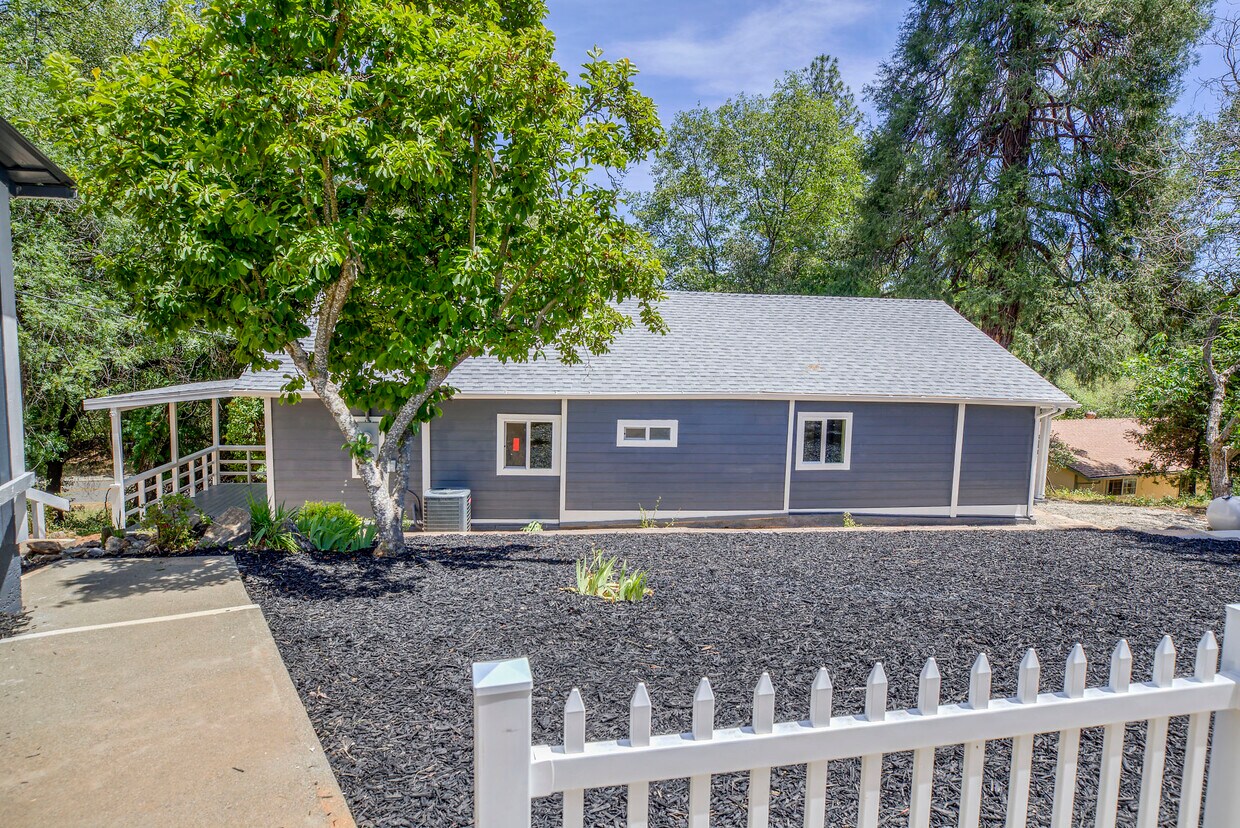 Primary Photo - 2875 Benson St