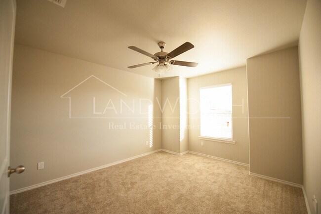Building Photo - Gorgeous 3/2/2 townhouse