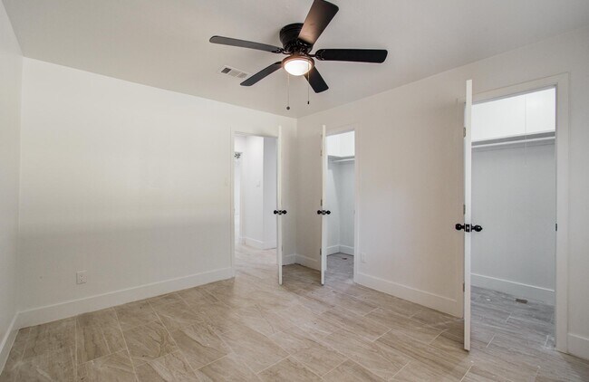 Foto del edificio - 494 Brandon Rd