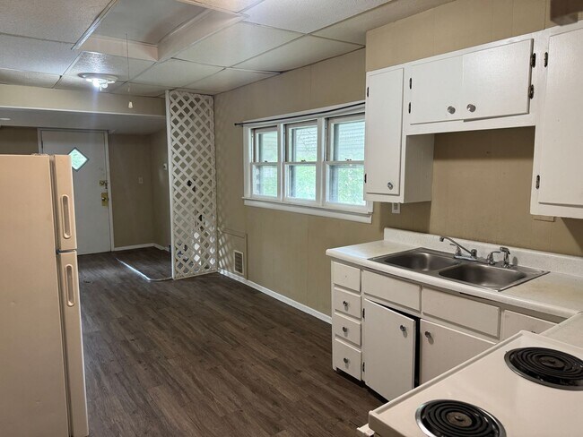Building Photo - 724 N 25th St
