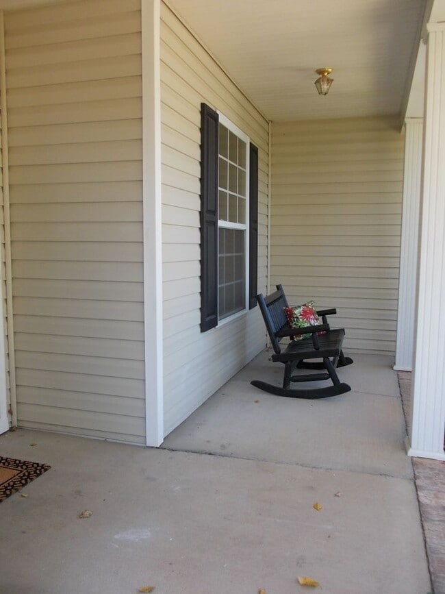 Foto del edificio - Large 6 Bedroom, 3 Bath house in Pineville