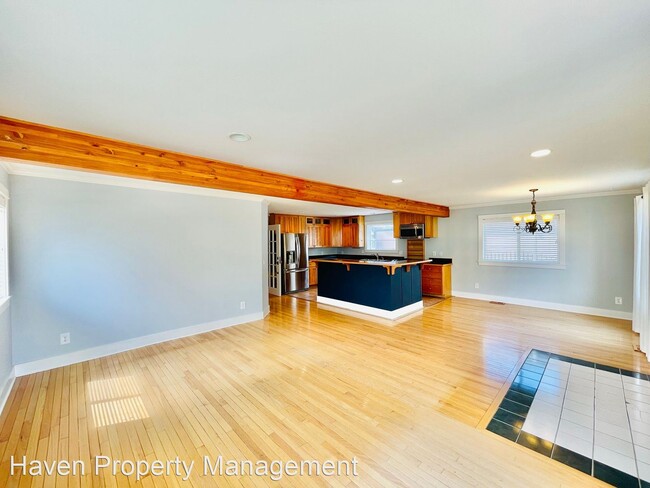 Foto del edificio - 5 br, 3.5 bath House - 7553 30th Ave SW
