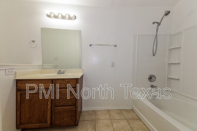 Foto del edificio - 9853 Fleetwood Dr