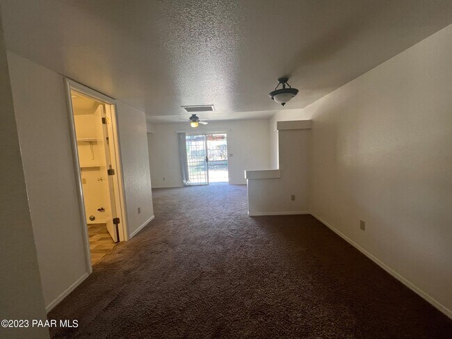 Building Photo - 9615 E Lakeshore Dr