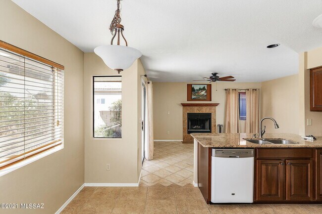 Foto del edificio - 8863 N Willeta Dr