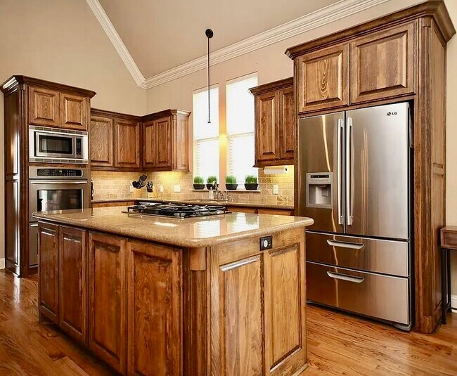 Building Photo - 2555 Amberwood Dr