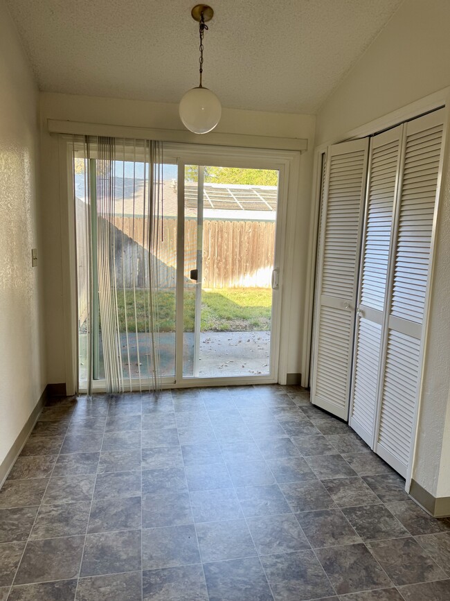 Building Photo - 9435 Maria Way