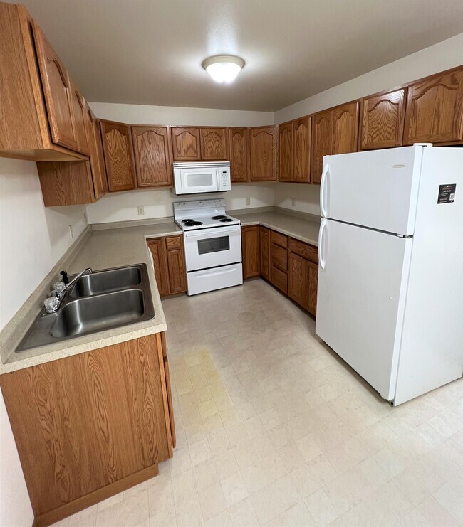 1324 8th Ave NE Unit 5, Aberdeen, SD 57401 Room for Rent in Aberdeen, SD