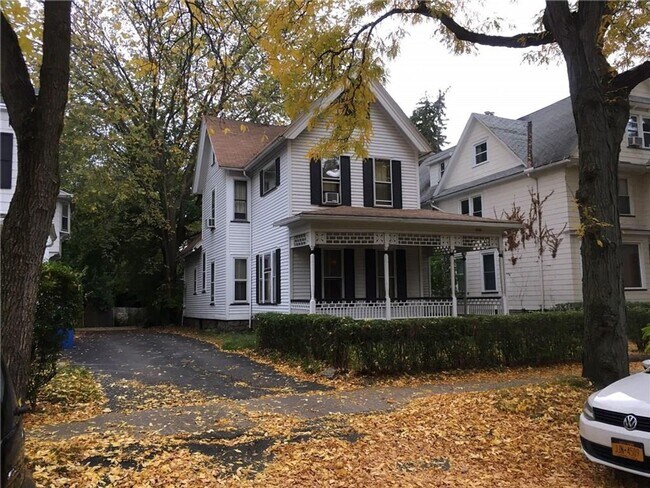 Building Photo - Park Ave Single Family 4 bedroom 2 bath - ...