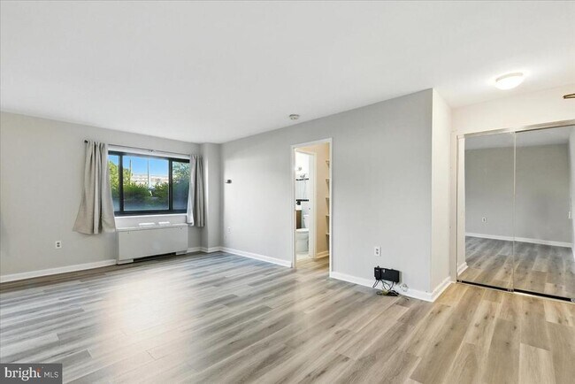 Foto del edificio - 1300 S Arlington Ridge Rd