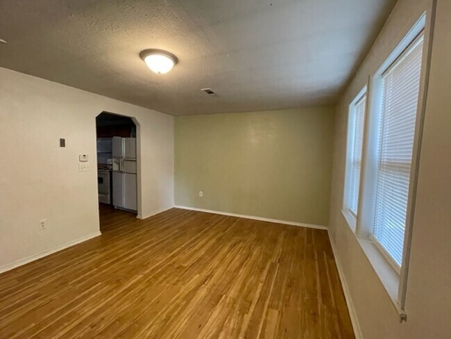 Foto del edificio - Cute 2 Bedroom Available Now!