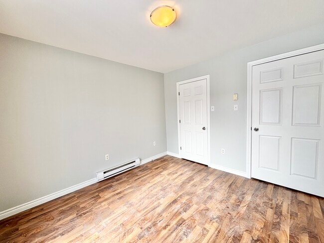 Building Photo - Spacious 2-bedroom, 1-bathroom Apartment available immediately