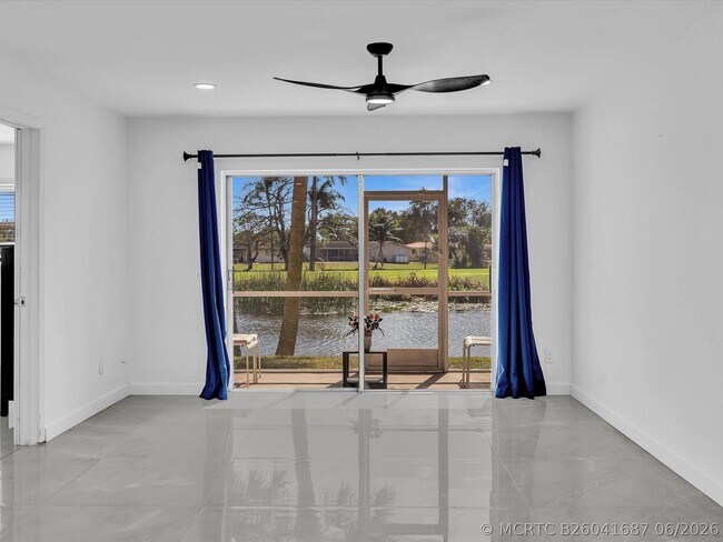 Foto del edificio - 2451 SW 82nd Ave