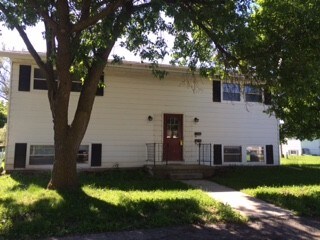Primary Photo - 715 E Division St