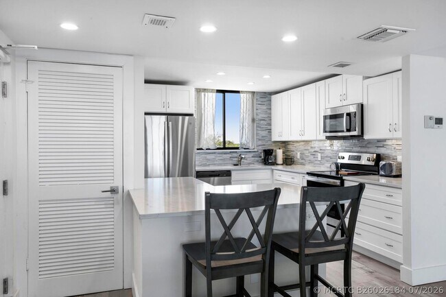Foto del edificio - 300 Ocean Trail Way