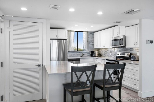 Building Photo - 300 Ocean Trail Way