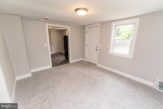Building Photo - 113 Davis Ln
