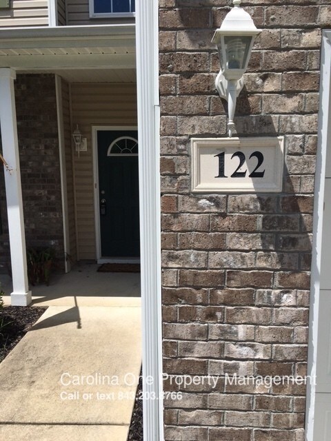 Foto del edificio - 122 Meadowvale Ln