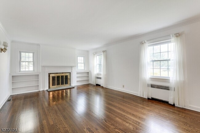 Building Photo - 40 Elmwood Pl