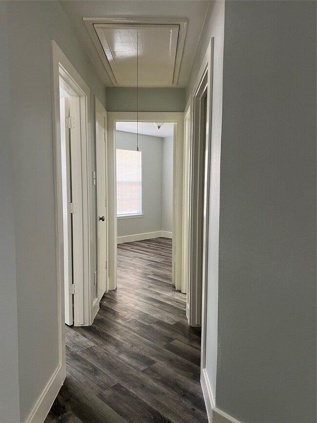 Building Photo - 11956 Chanteloup Dr