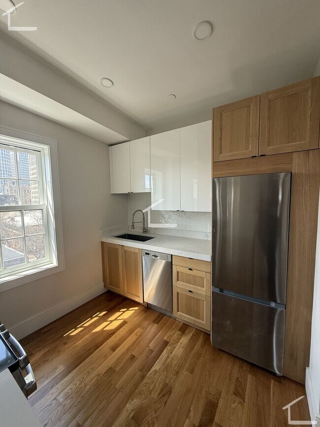 Foto del edificio - Charming 3 Bedroom- No Broker Fee