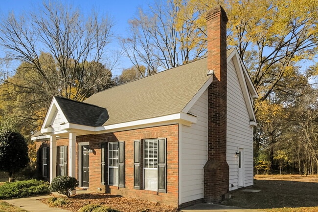 Building Photo - 5013 Farmview Dr
