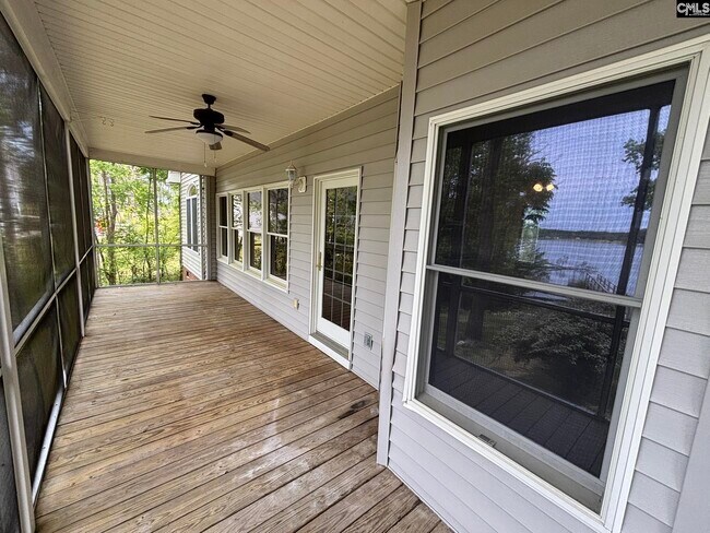 Foto del edificio - 527 Superior Cir