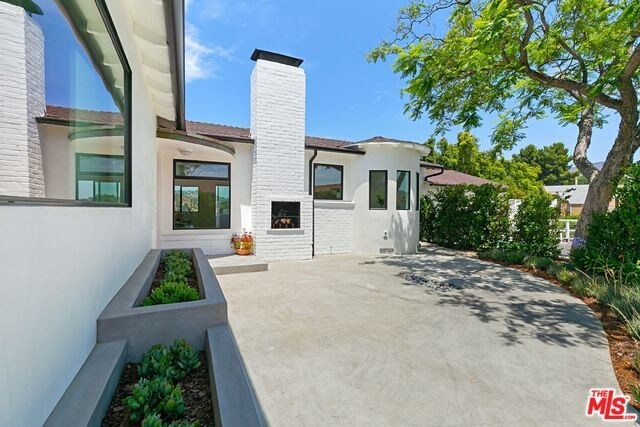 Building Photo - 2461 Creston Way