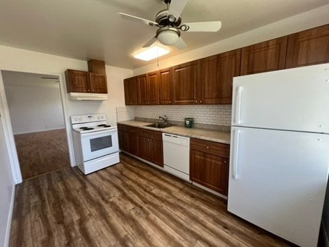 Building Photo - 2175 Royal Dr