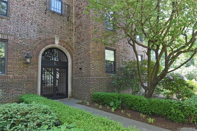 Building Photo - 64 Sagamore Rd